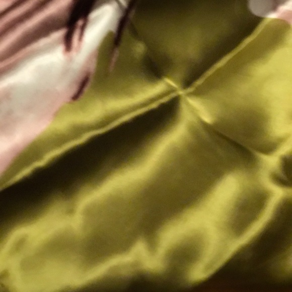 Essential Silk Scarf with Asian flower design - Picture 3 of 3